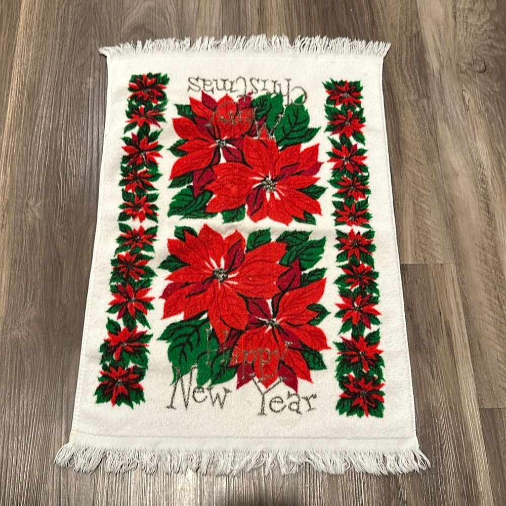 🎄 Vintage Seasons Greetings Poinsettia Towel